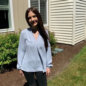 Gorgeous!  Blue with a tinge of gray (sort of…).  Smooth and once again, floaty.